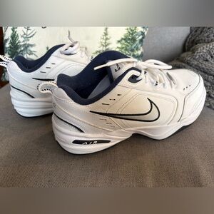 Nike Men's Air Monarch; size 8